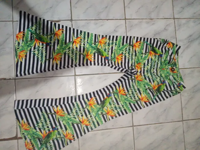 Calça Flare Estampa Tropical