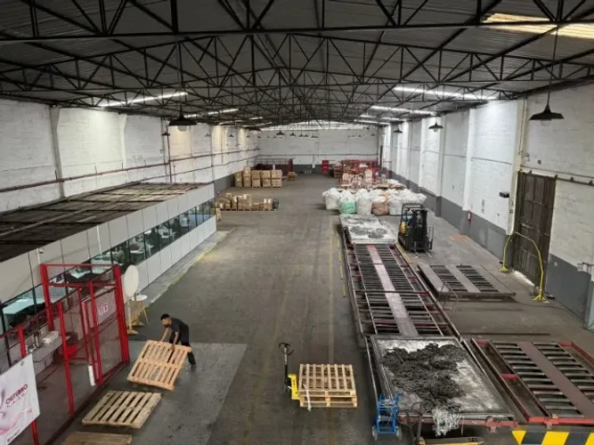 Excelente Galpão 1.700m² c/ Patío em Condominio Guarda Armada prox. Sede do Governo