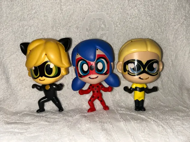 Bonecos Miraculous Ladybug - Cat Noir, Ladybug e Queen Bee