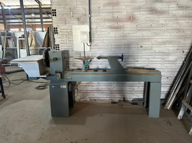 Torno manual trifásico da marca Rockwell-Invicta. ÓTIMO ESTADO