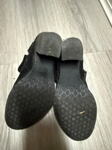 Botas pretas de salto bloco