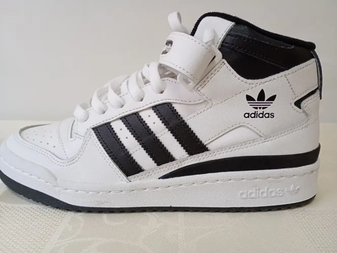 Tênis Unissex Fórum Mid Branco Adidas Originals com listras pretas  - 100% Couro