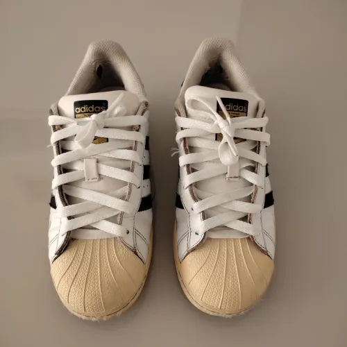 Adidas Superstar - Clássico e Confortável