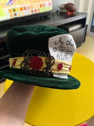 Chapéu do Chapeleiro Maluco. Alice no país das maravilhas.