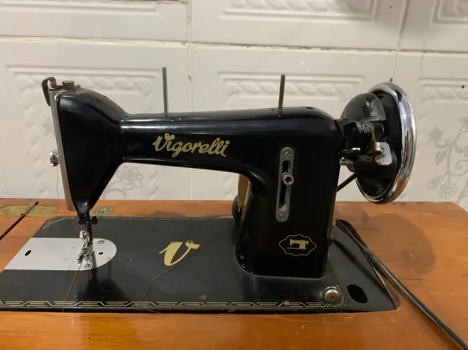 Máquina de Costura Vigorelli - Relíquia
