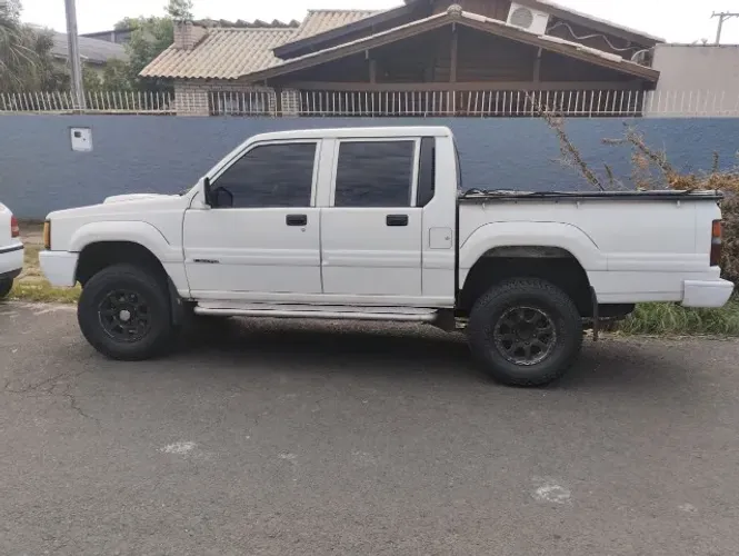 Mitsubishi L200 GLS 2.5 4X4 CD Diesel 2001