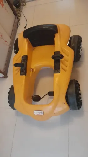 Carro infantil com pedal Litle Tikes