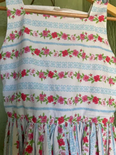 Vestido charmoso de verão 