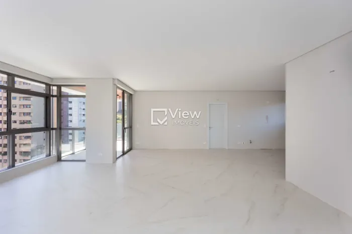 Apartamento de Alto Padrão no Batel Sofisticação, Luz Natural e Localização Privilegiada