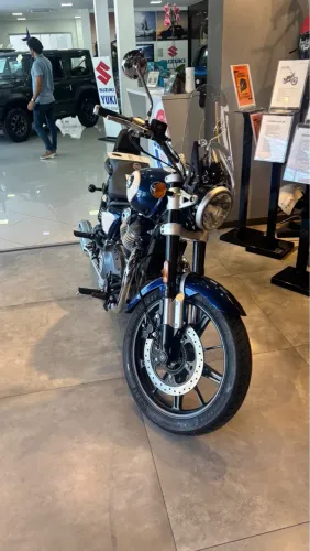 Super Meteor 650 - Danielle 