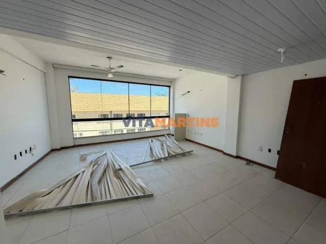Sala de 20m² para locação por R$1.500,00 + taxas no Centro de Cabo Frio/RJ