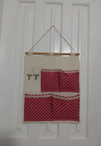 Organizador de Parede com bolsos rosa poá 