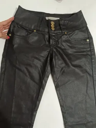 Calça jeans resinada preta nova! Número 42!