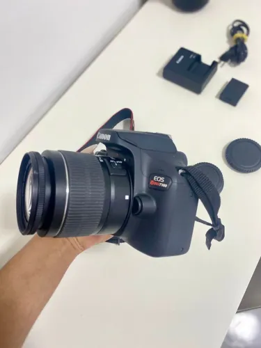 Câmera Canon Rebel T100 com 18-55mm