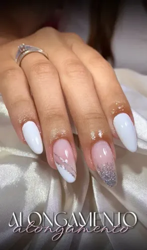 Alongamento de unhas