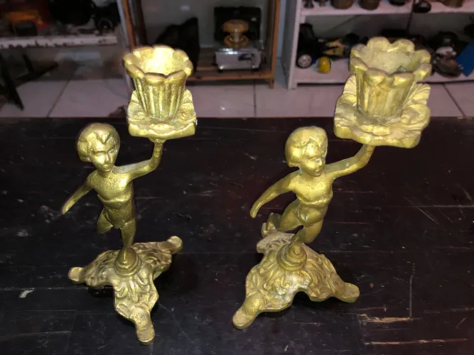 2-Candelabros Antigos com Anjos Dourados