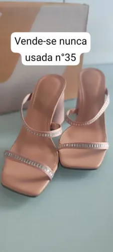 Sandália feminina com strass - Tamanho 35