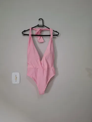 Body rosa com decote