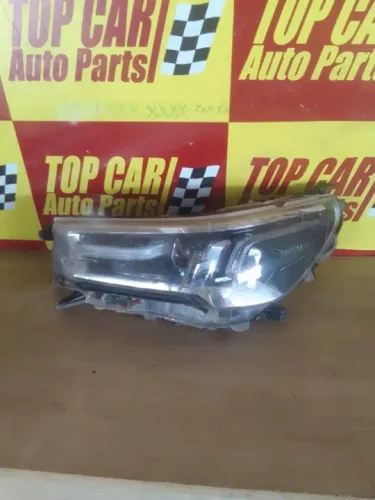 Farol direito HILUX - usado, preço bom