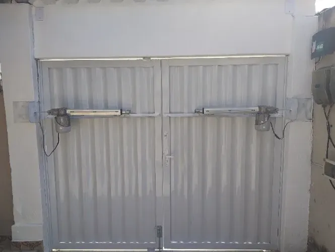 Instalação e Reparação de Portão Automático.