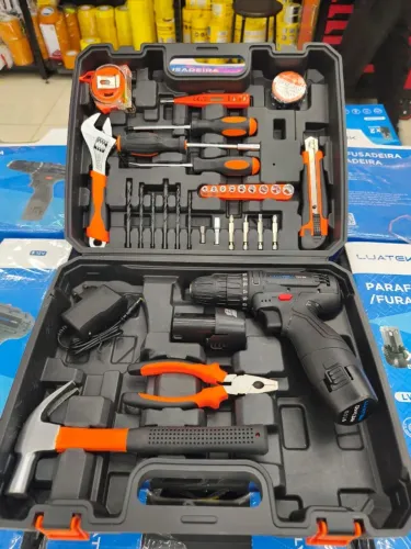 Parafusadeira com kit ferramentas e duas baterias