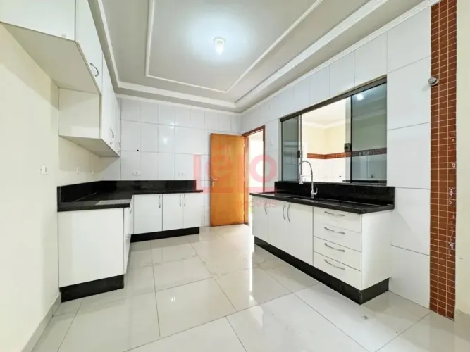 Casa residencial para locação no Jardim Monte Rei em Maringá, ideal para quem valoriza con