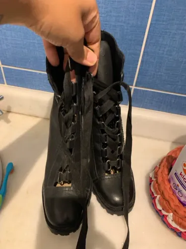 Bota preta de cano alto