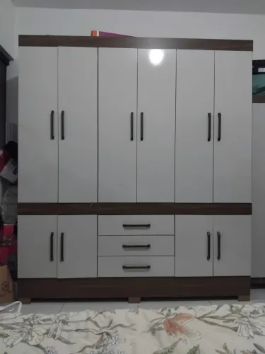 Guarda roupa semi novo 