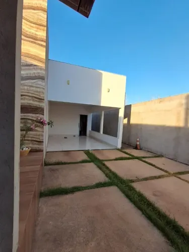 Casa ampla disponível para locação em Luzimangues
