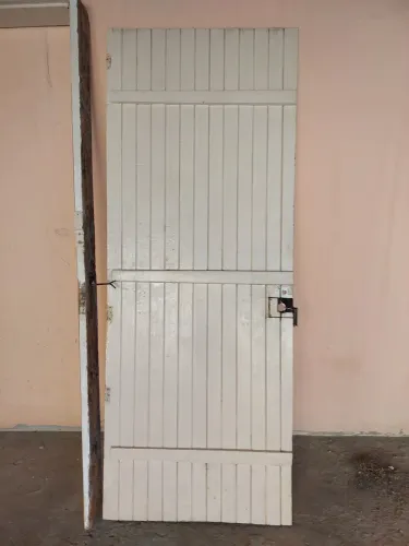Porta mexicana,madeira macissa  0,80x2,10 com batente e dobradissas nova.