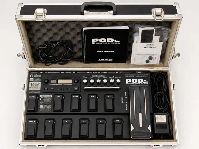 Pedaleira Multi efeitos Line 6 POD XT Live + Case + Manual