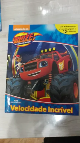 Blaze & The Monster Machines "Velocidade Incrível" Livro - com cenário e 12 miniaturas)