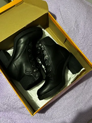 Bota tamanho 36