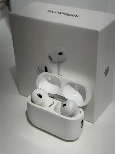 Vendo Air pods pro 2ª GERAÇÃO com caixa e cabo