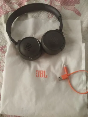 Fone jbl original 1 ano de uso