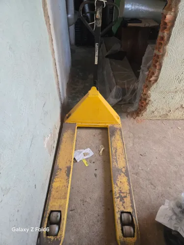 Paleteira 2500 kg