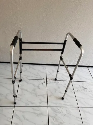 Andador adulto