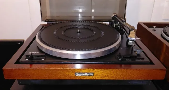 Toca-discos Vitrola Gradiente Garrard 50 Sb, Linda