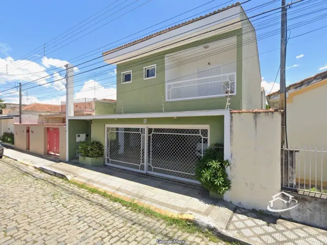 Sobrado à venda no centro de Lorena-SP.