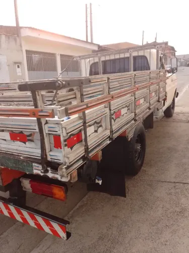 Vendo Caminhão Ford F2000 Ano 1983 Motor MWM 229.