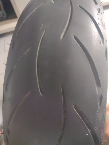 Vendo um pneu aro 17 para fazer CB300.