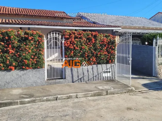 Casa Condomínio 3 quartos Suíte Piscina Churrasqueira