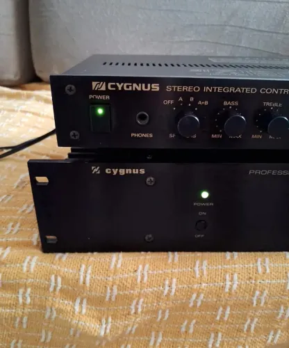 Amplificadores Cygnus PA 800 e AC 200 - Extremamente bem cuidados