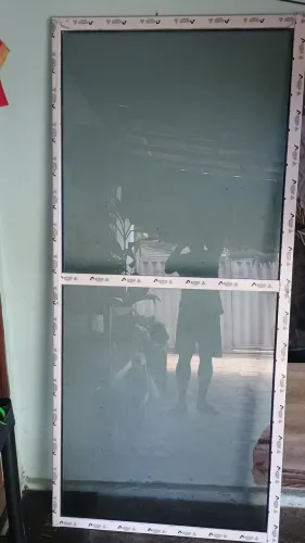 Portas uma usada e outra nova