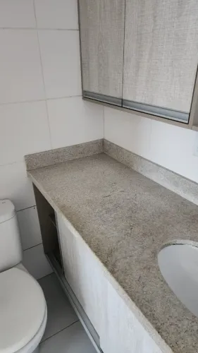 Balção de banheiro com pedra de marmore