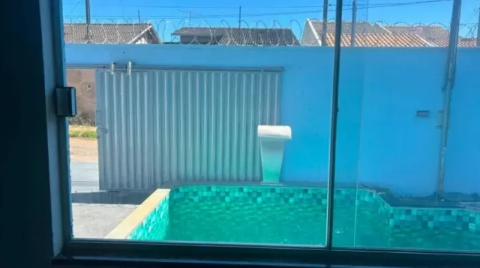 Casa com piscina pra vender nas Malvinas - R$ 200.000,00