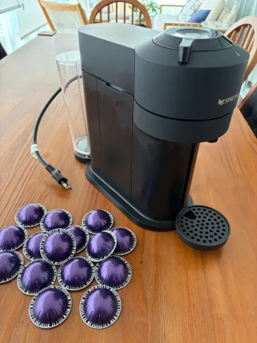 Cafeteira NESPRESSO VERTUO 