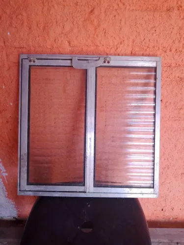 janela de banheiro