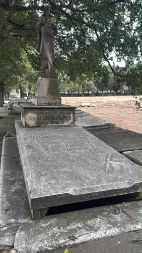 Jazigo no cemitério São Francisco Xavier