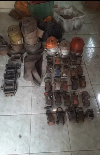 Cintas e catracas de 5 e 10 Ton, cantoneiras para amarração e caixa de som com dvd